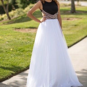 ONLY WORN ONCE PROM DRESS!